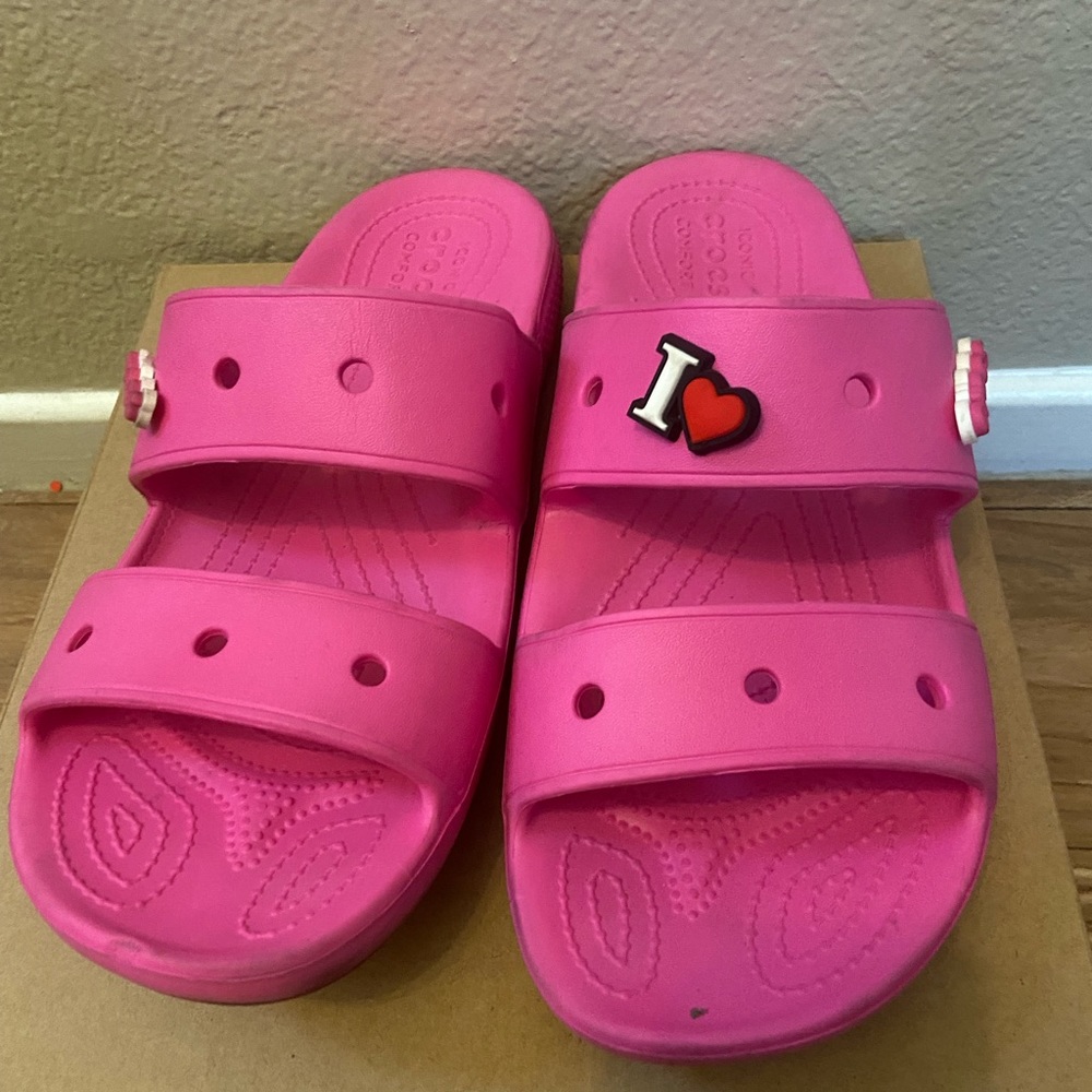 Pink crocs - Picture 2 of 3
